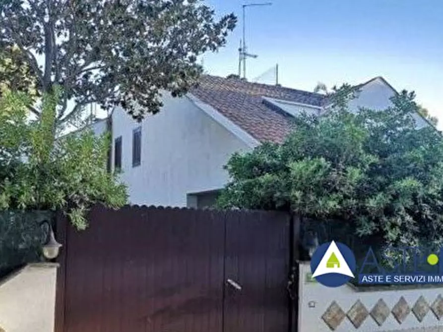 Immagine 1 di Villa in vendita  a Tarquinia