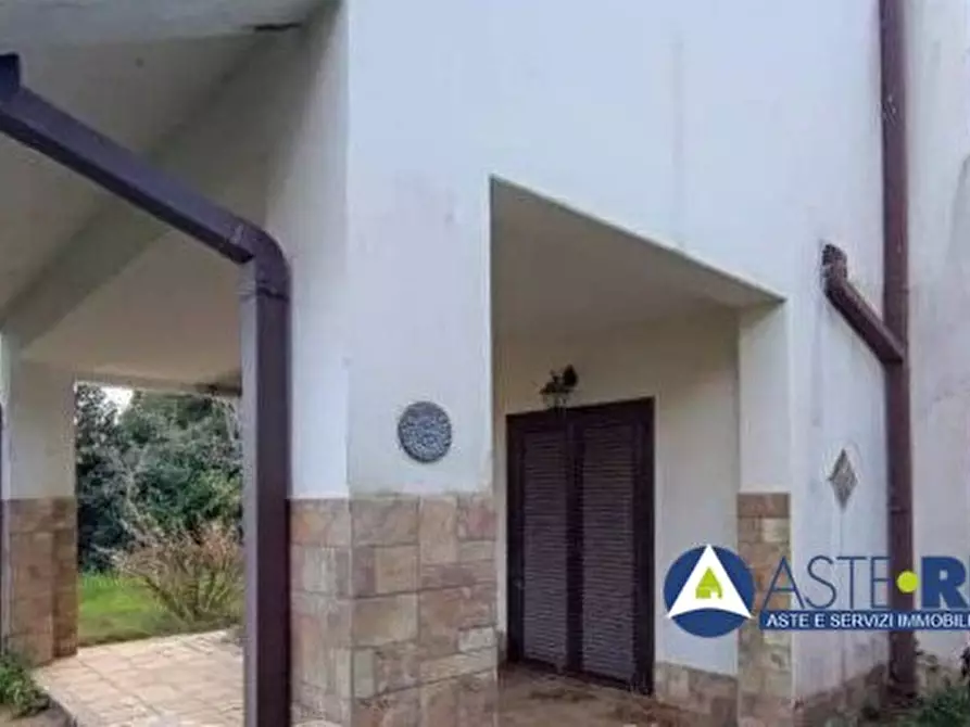 Immagine 2 di Villa in vendita  a Tarquinia