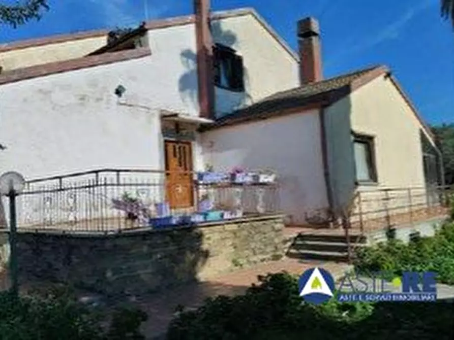 Immagine 5 di Villa in vendita  a Viterbo