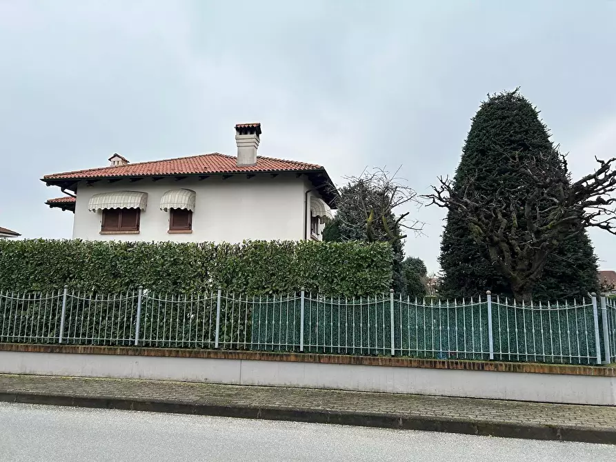 Immagine 2 di Villa in vendita  10 a Bruino