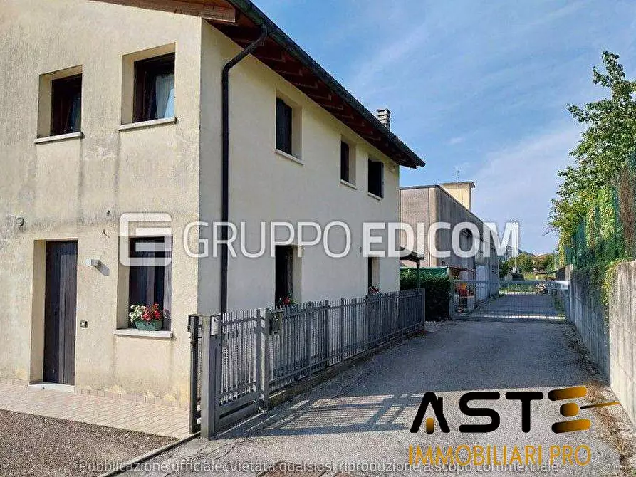Immagine 2 di Villa in vendita  8/B a Borso Del Grappa