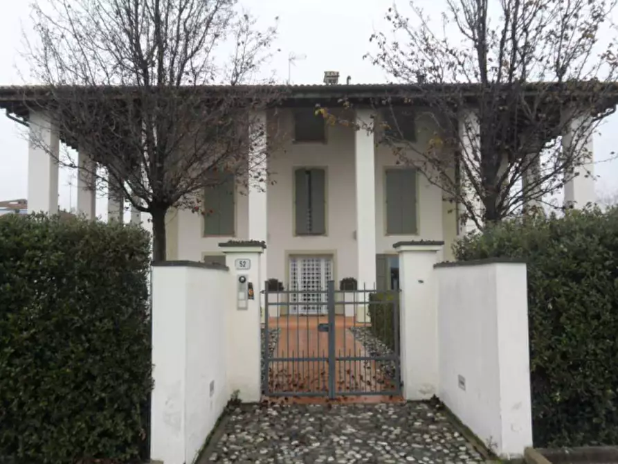 Immagine 1 di Villa in vendita  99 a Modena