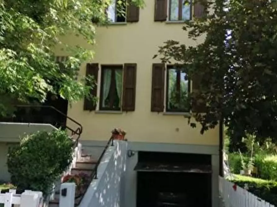 Immagine 1 di Villa in vendita  16 a Reggio Nell'emilia