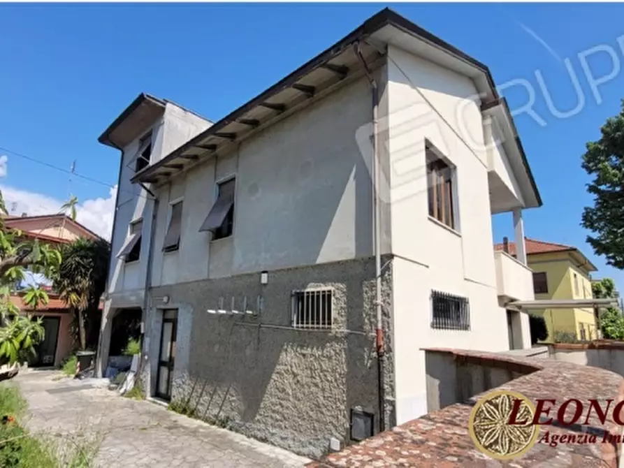 Immagine 1 di Villa in vendita  1b a Carrara