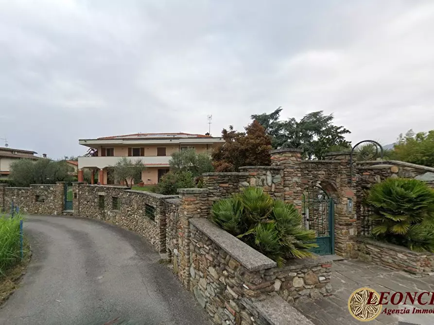 Immagine 7 di Villa in vendita  116 a Montignoso
