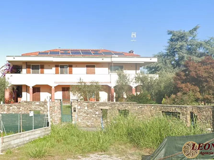 Immagine 1 di Villa in vendita  116 a Montignoso