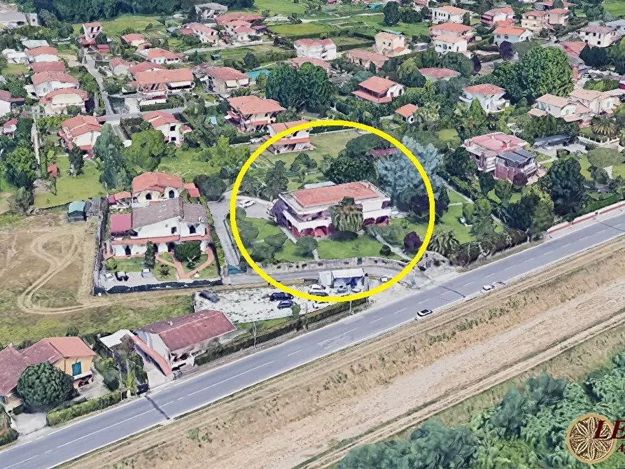 Immagine 4 di Villa in vendita  116 a Montignoso