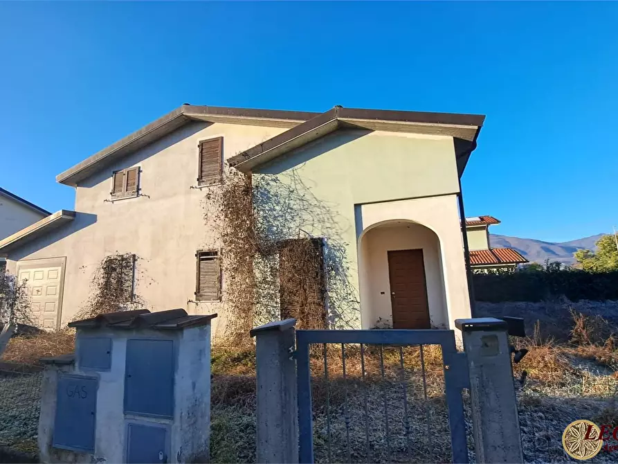 Immagine 1 di Villa in vendita  s.n.c. a Villafranca In Lunigiana