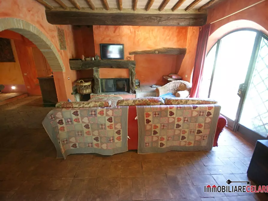 Immagine 5 di Villa in vendita  a San Gimignano