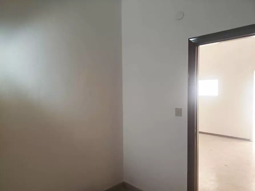 Immagine 10 di Negozio in vendita  a Palermo