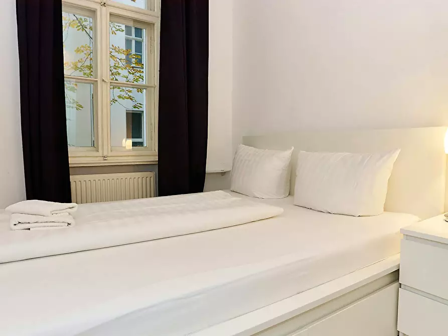 Immagine 10 di Appartamento in affitto  in Weimarer Straße a Berlin