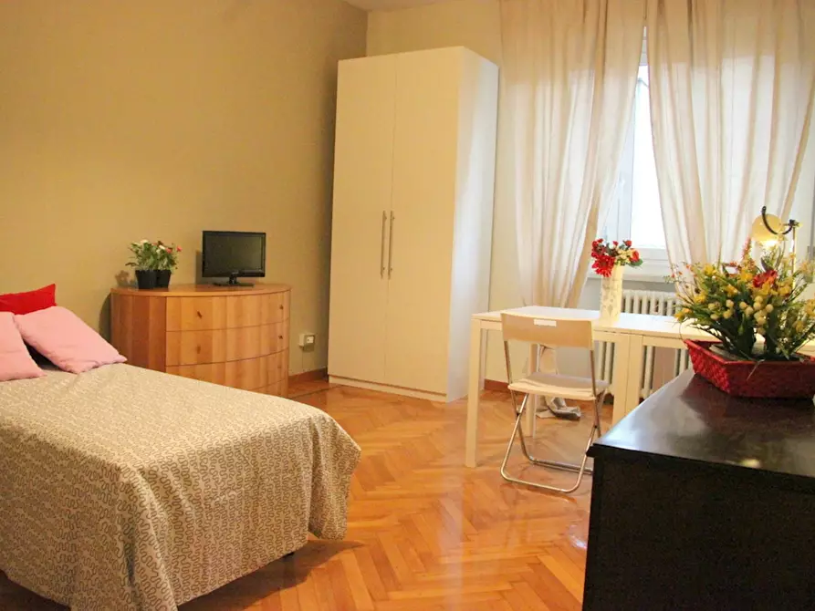 Immagine 2 di Camera condivisa in affitto  in Via Stendhal a Milano