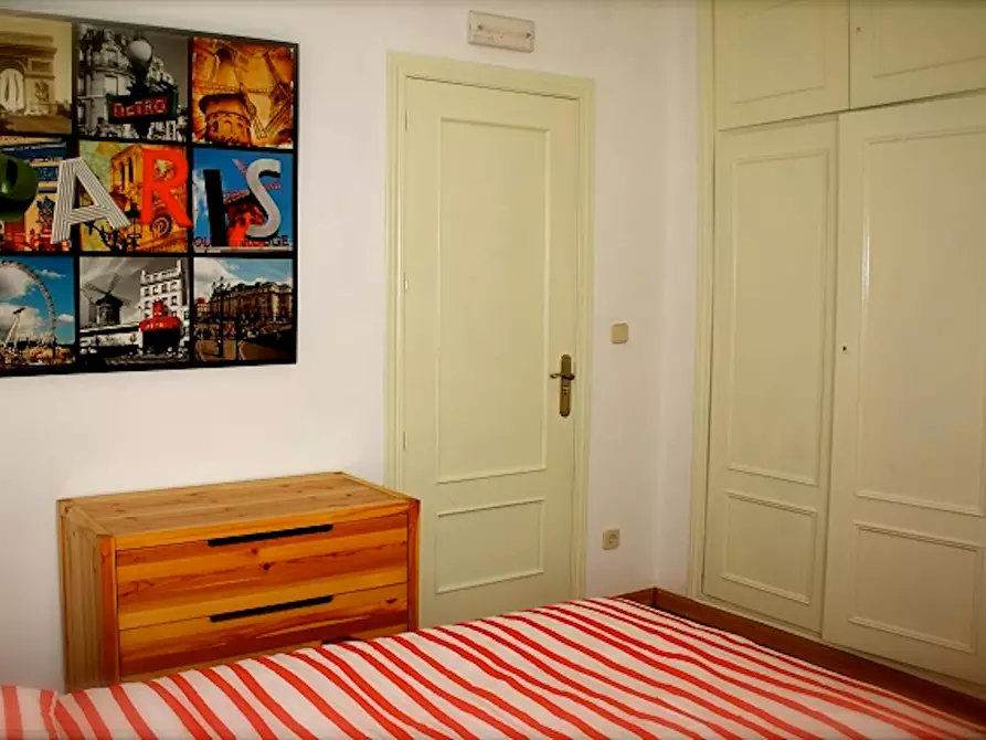 Immagine 5 di Camera in affitto  in Ronda de Segovia a Madrid