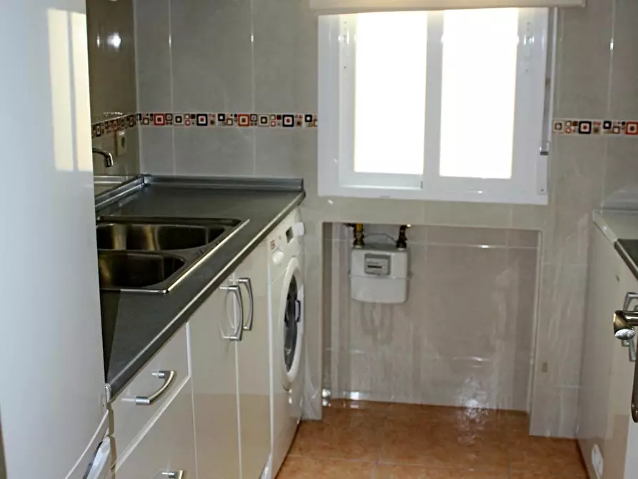 Immagine 10 di Camera in affitto  in Ronda de Segovia a Madrid
