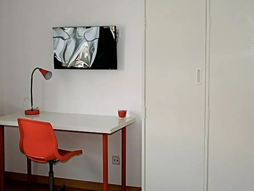 Immagine 4 di Camera in affitto  in Ronda de Segovia a Madrid