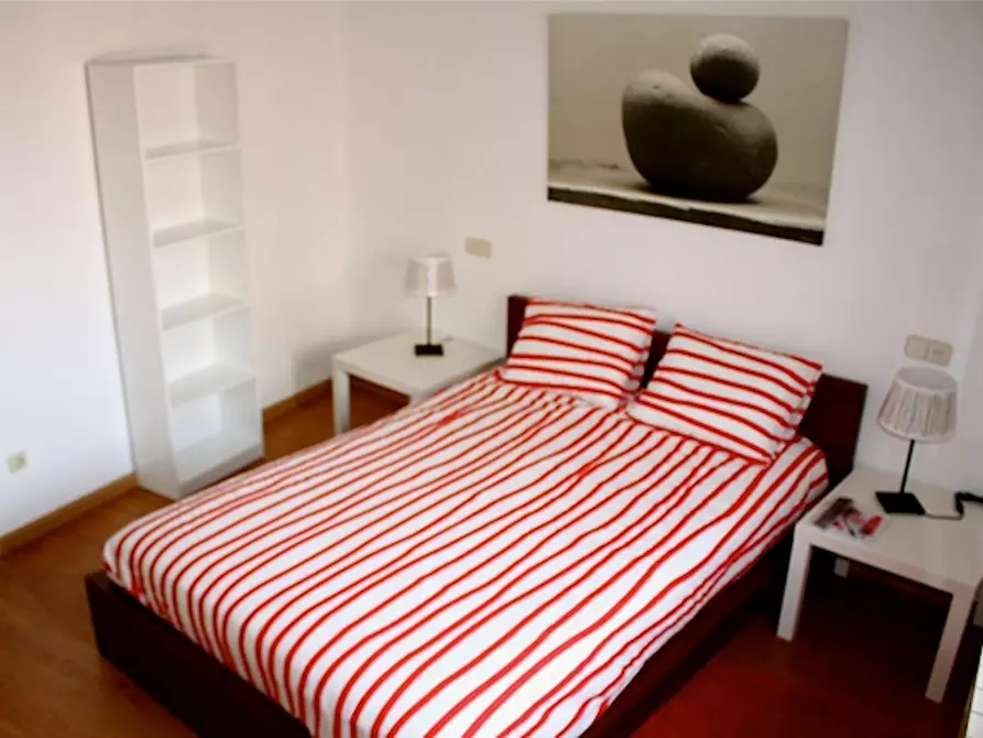 Immagine 1 di Camera in affitto  in Ronda de Segovia a Madrid