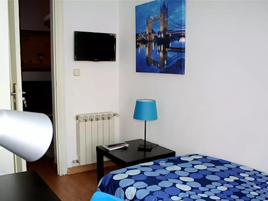 Immagine 3 di Camera in affitto  in Ronda de Segovia a Madrid