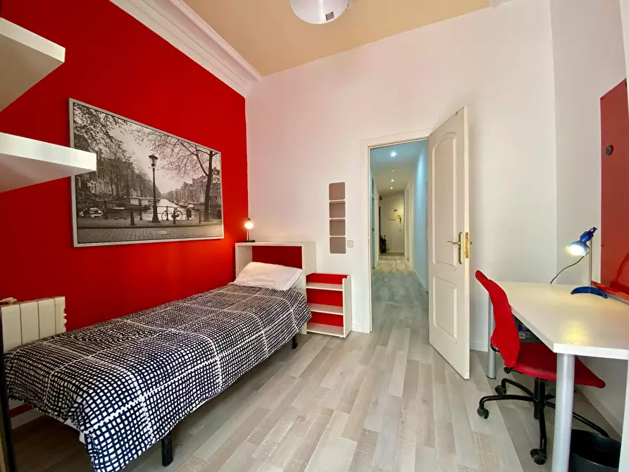 Immagine 2 di Camera in affitto  in Calle del Mesón de Paredes a Madrid