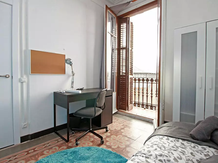 Immagine 1 di Camera in affitto  in Carrer Comercial a Barcelona