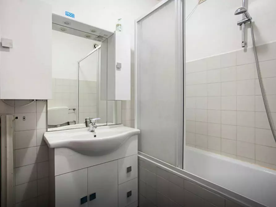 Immagine 5 di Camera in affitto  in Via dei Missaglia a Milano