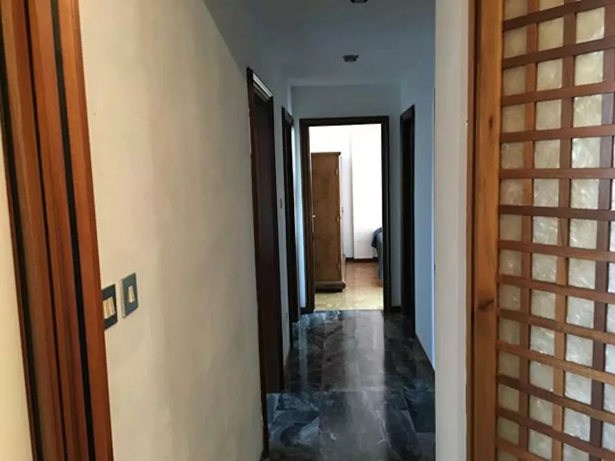 Immagine 6 di Camera in affitto  in Via San Donato a Bologna
