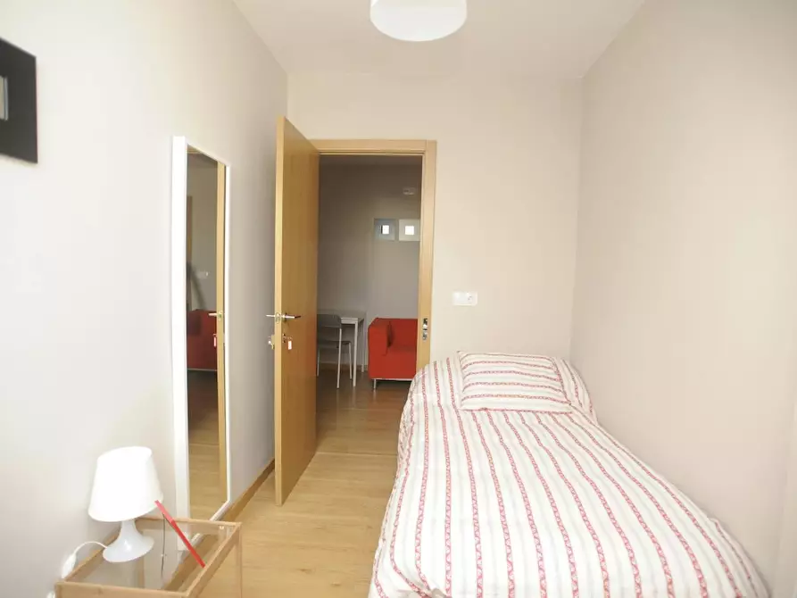 Immagine 2 di Camera in affitto  in Carrer Mestre Racional a Valencia