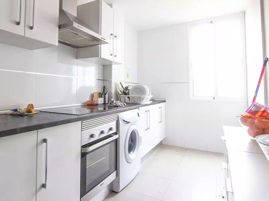 Immagine 3 di Camera in affitto  in Carrer Mestre Racional a Valencia