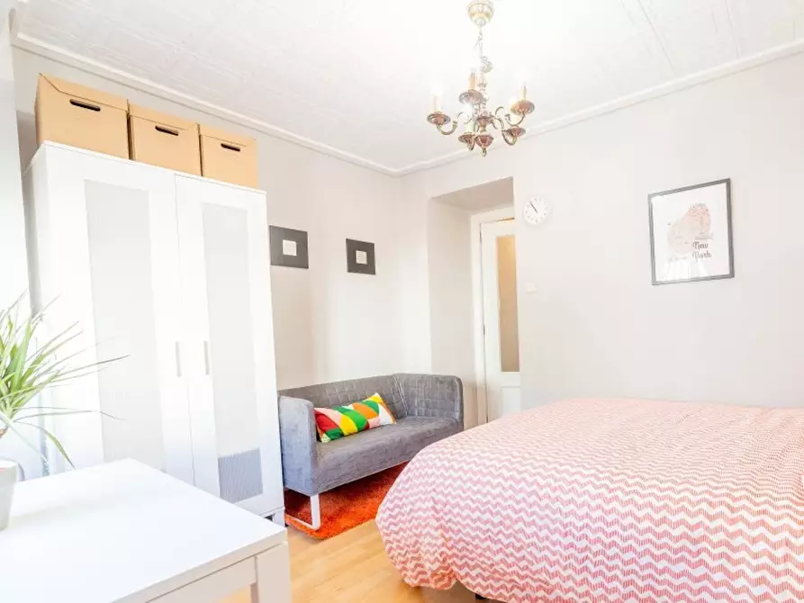 Immagine 2 di Camera in affitto  in Calle Oriente a Valencia