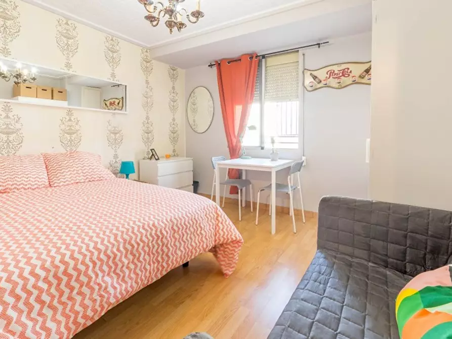 Immagine 3 di Camera in affitto  in Calle Oriente a Valencia