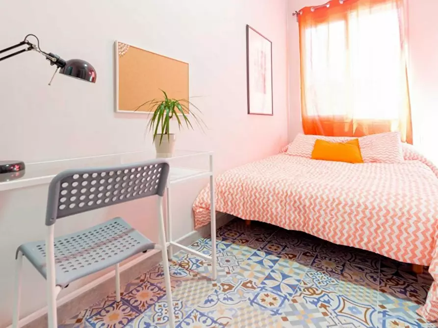 Immagine 2 di Camera in affitto  in Carrer del Comte d'Altea a Valencia