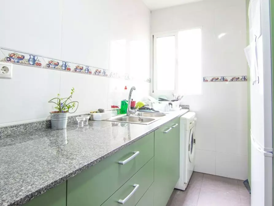 Immagine 7 di Camera in affitto  in Carrer de Joaquín Costa a Valencia