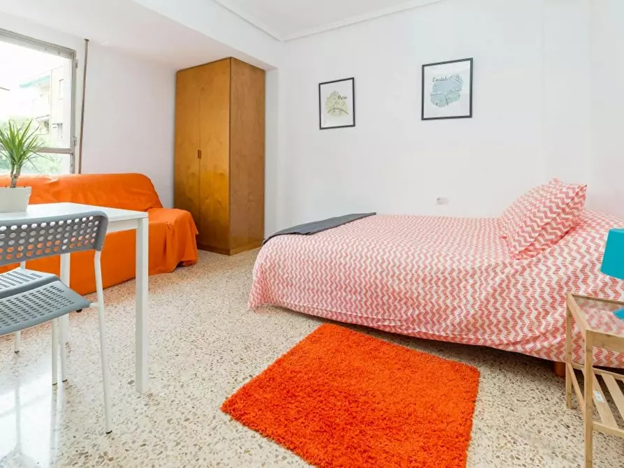 Immagine 1 di Camera in affitto  in Carrer del Poeta Mas i Ros a Valencia