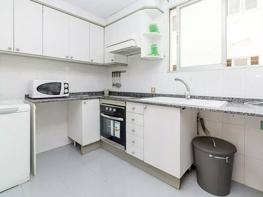 Immagine 10 di Camera in affitto  in Carrer del Poeta Mas i Ros a Valencia