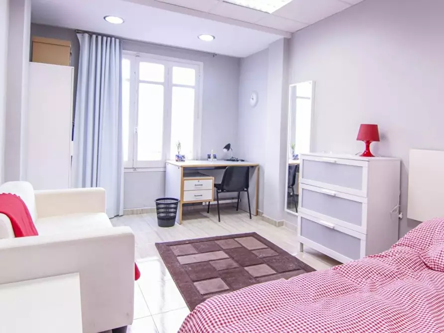 Immagine 2 di Camera in affitto  in Carrer de Sant Vicent Màrtir a Valencia