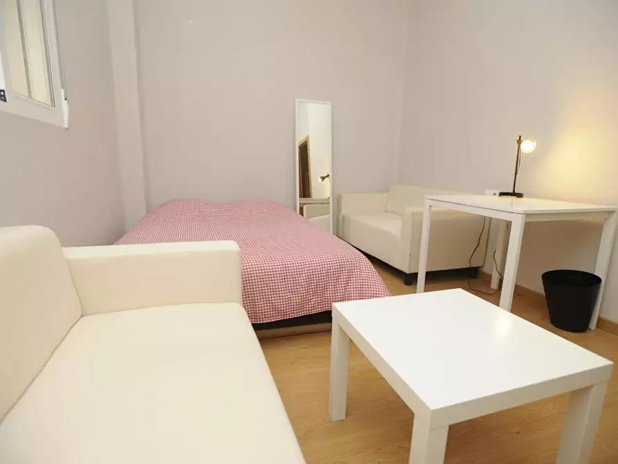 Immagine 1 di Camera in affitto  in Carrer de les Garrigues a Valencia