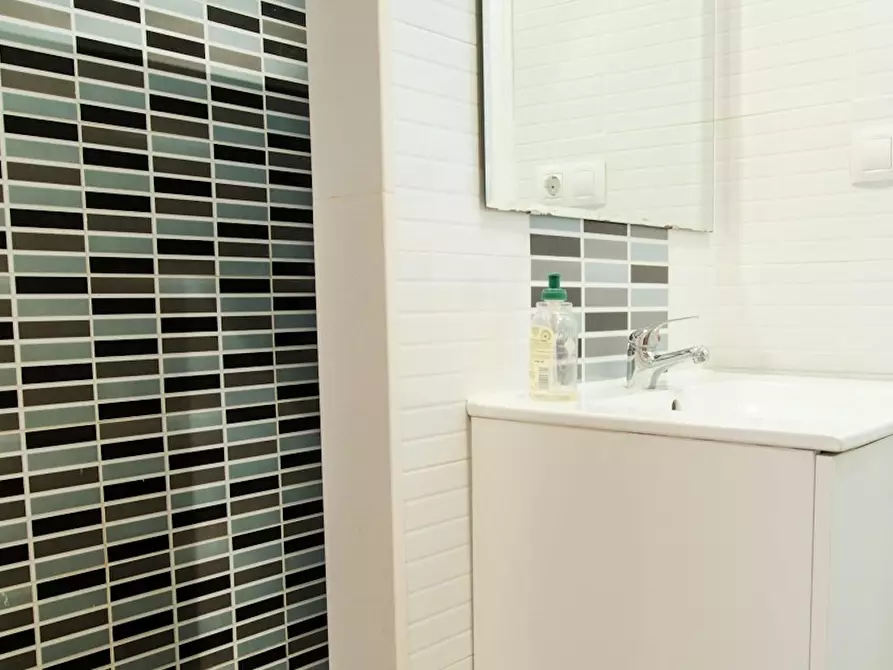 Immagine 6 di Camera in affitto  in Carrer de les Garrigues a Valencia