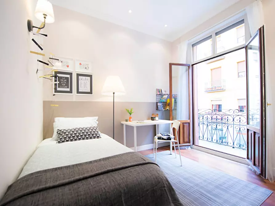 Immagine 1 di Camera in affitto  in Castaños Kalea a Bilbao