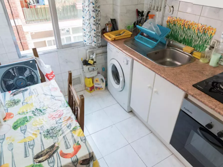 Immagine 5 di Camera in affitto  in Paseo Perales a Madrid