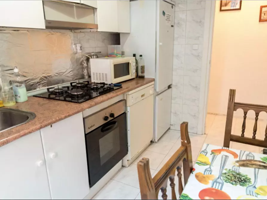 Immagine 6 di Camera in affitto  in Paseo Perales a Madrid