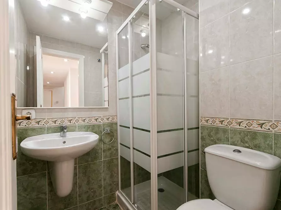 Immagine 8 di Camera in affitto  in Calle del Doctor Bergez a Alicante/Alacant