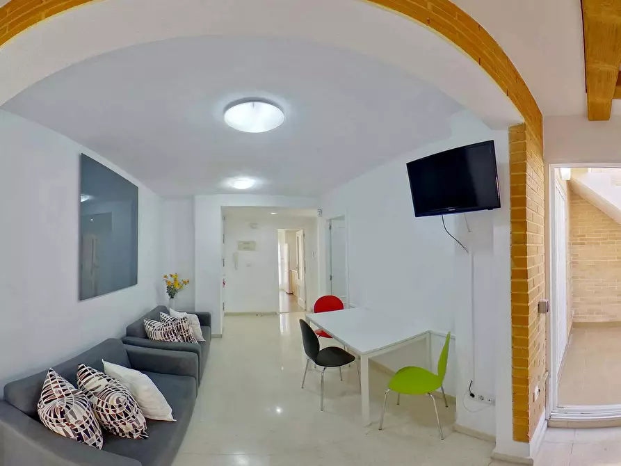 Immagine 3 di Camera in affitto  in Calle del Doctor Bergez a Alicante/Alacant