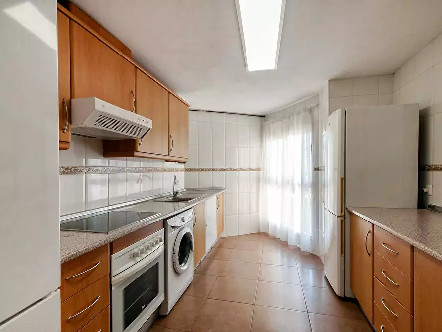 Immagine 7 di Camera in affitto  in Calle del Doctor Bergez a Alicante/Alacant