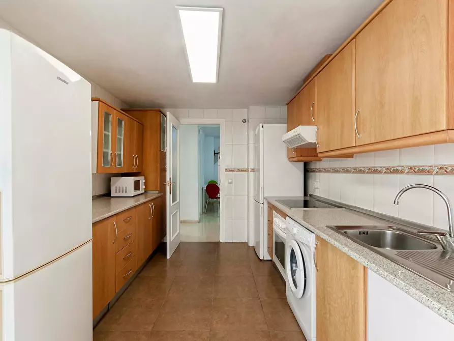 Immagine 6 di Camera in affitto  in Calle del Doctor Bergez a Alicante/Alacant