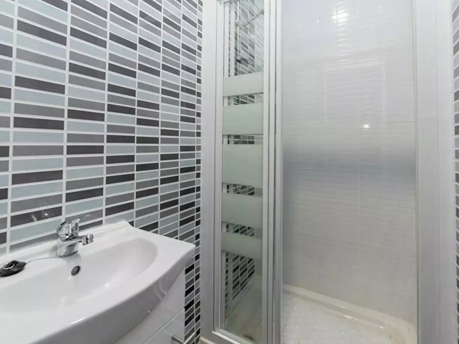 Immagine 6 di Camera in affitto  in Carrer de Císcar a Valencia