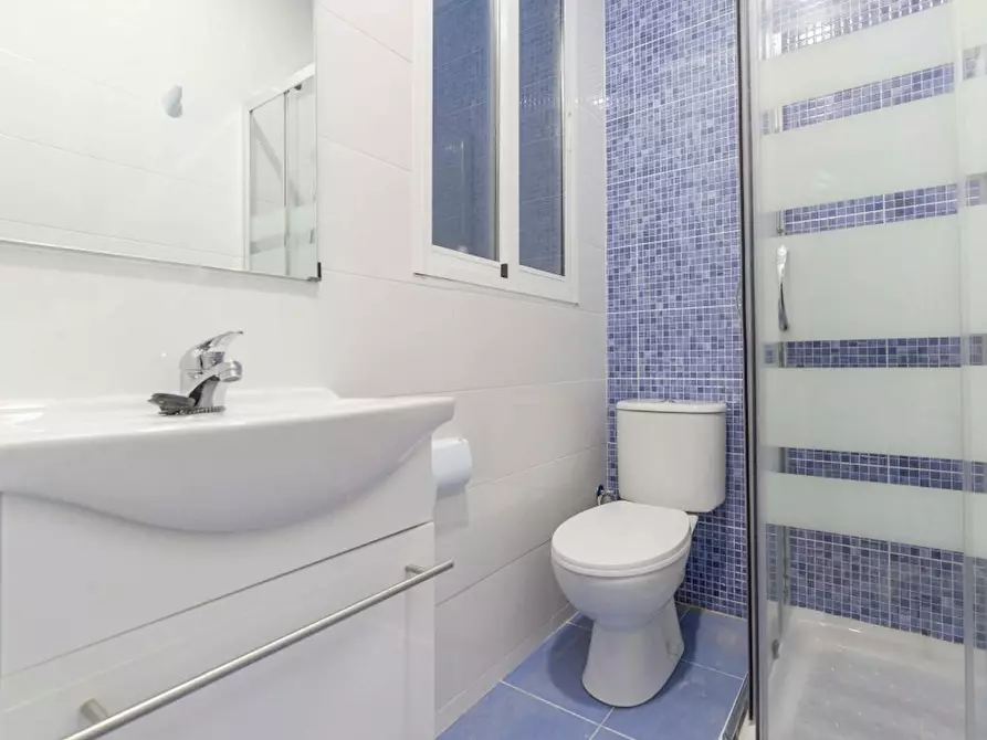 Immagine 10 di Camera in affitto  in Carrer de Císcar a Valencia