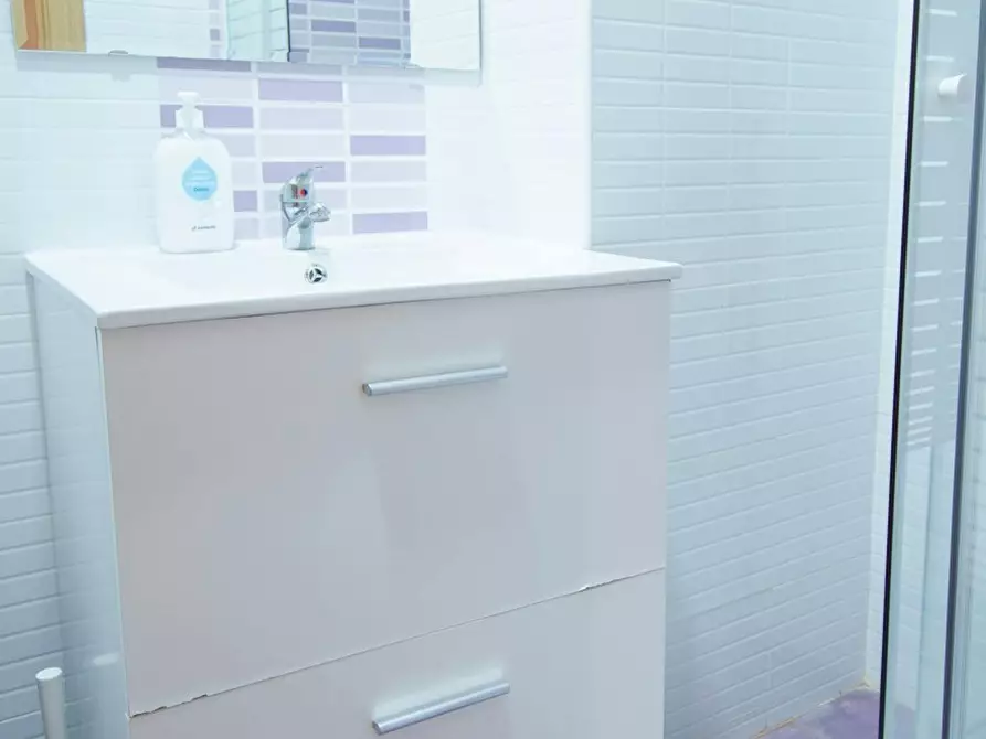 Immagine 5 di Camera in affitto  in Carrer de les Garrigues a Valencia