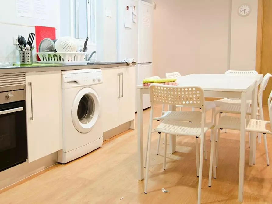 Immagine 2 di Camera in affitto  in Carrer de les Garrigues a Valencia