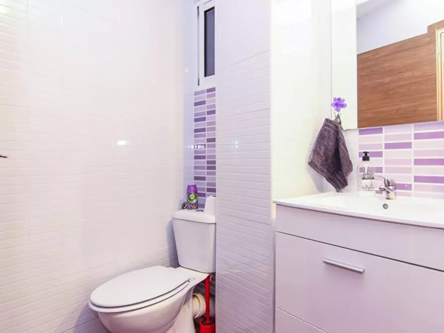 Immagine 7 di Camera in affitto  in Carrer de les Garrigues a Valencia