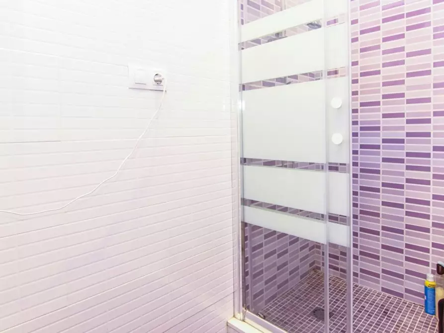 Immagine 6 di Camera in affitto  in Carrer de les Garrigues a Valencia