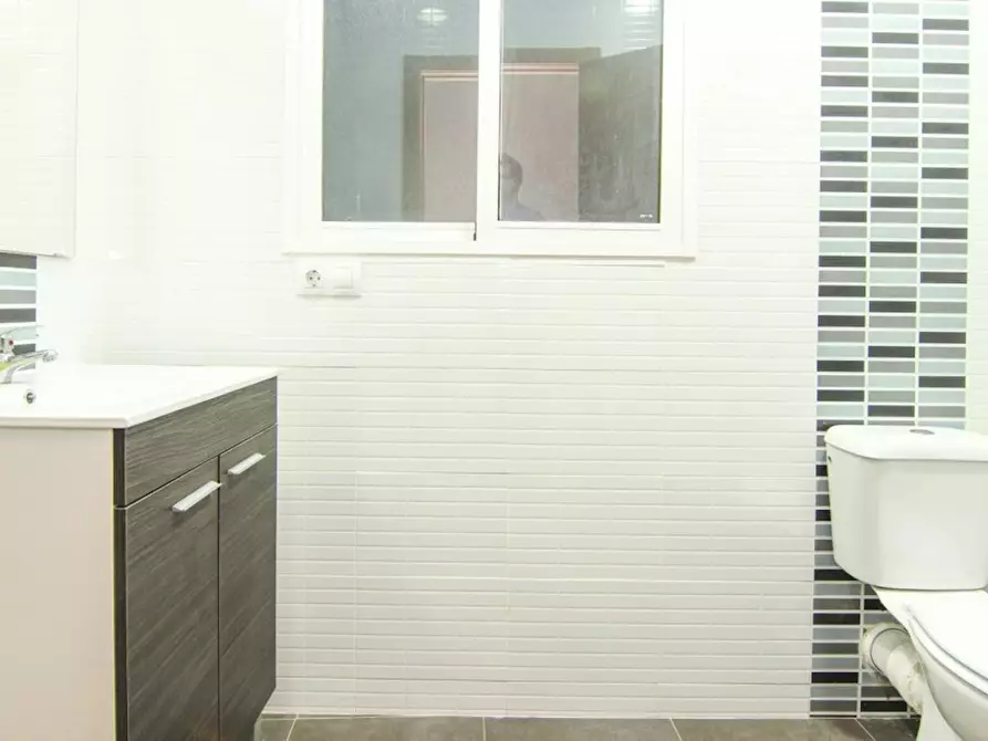 Immagine 5 di Camera in affitto  in Carrer de les Garrigues a Valencia